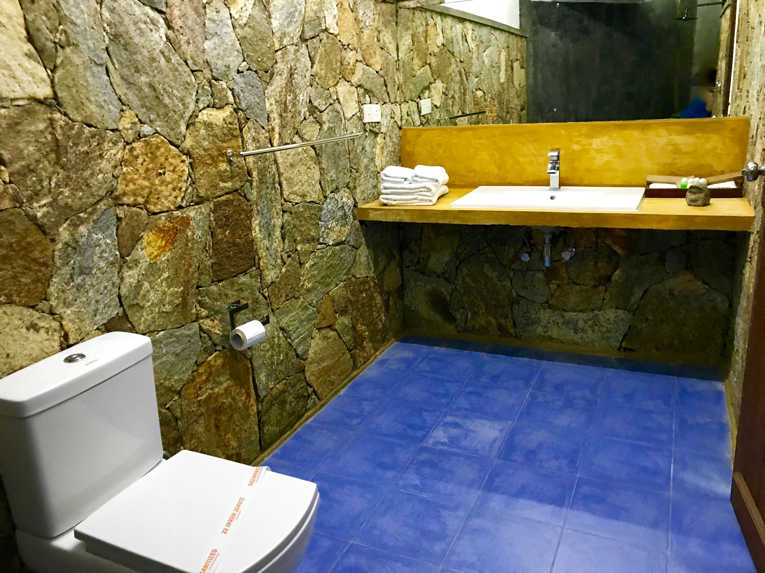 Toilet in kandy club lespri hotel