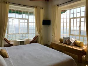 Luxury Hotel rooms with beautiful view in kandy
