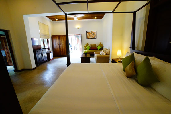 Hotel bed rooms near Colombo Airport Lespri Grand